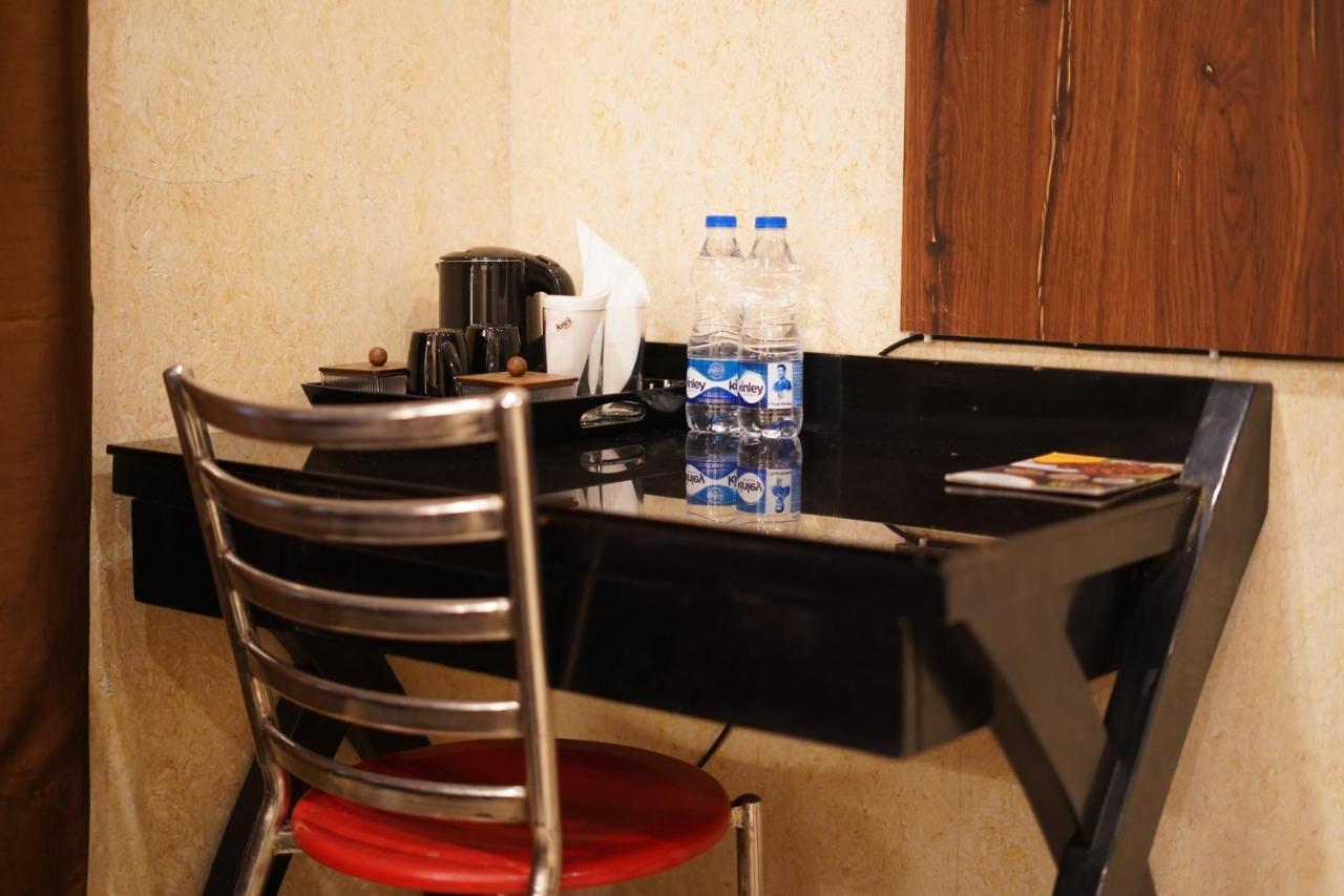 Hotel O Delhi, Near Karol Bagh Main Market And Metro Station Нью-Дели Экстерьер фото