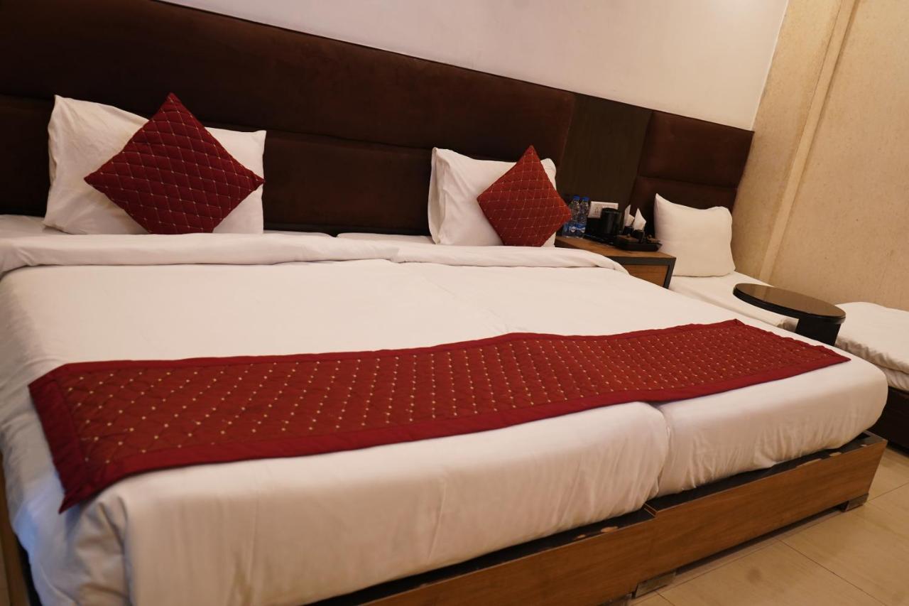 Hotel O Delhi, Near Karol Bagh Main Market And Metro Station Нью-Дели Экстерьер фото