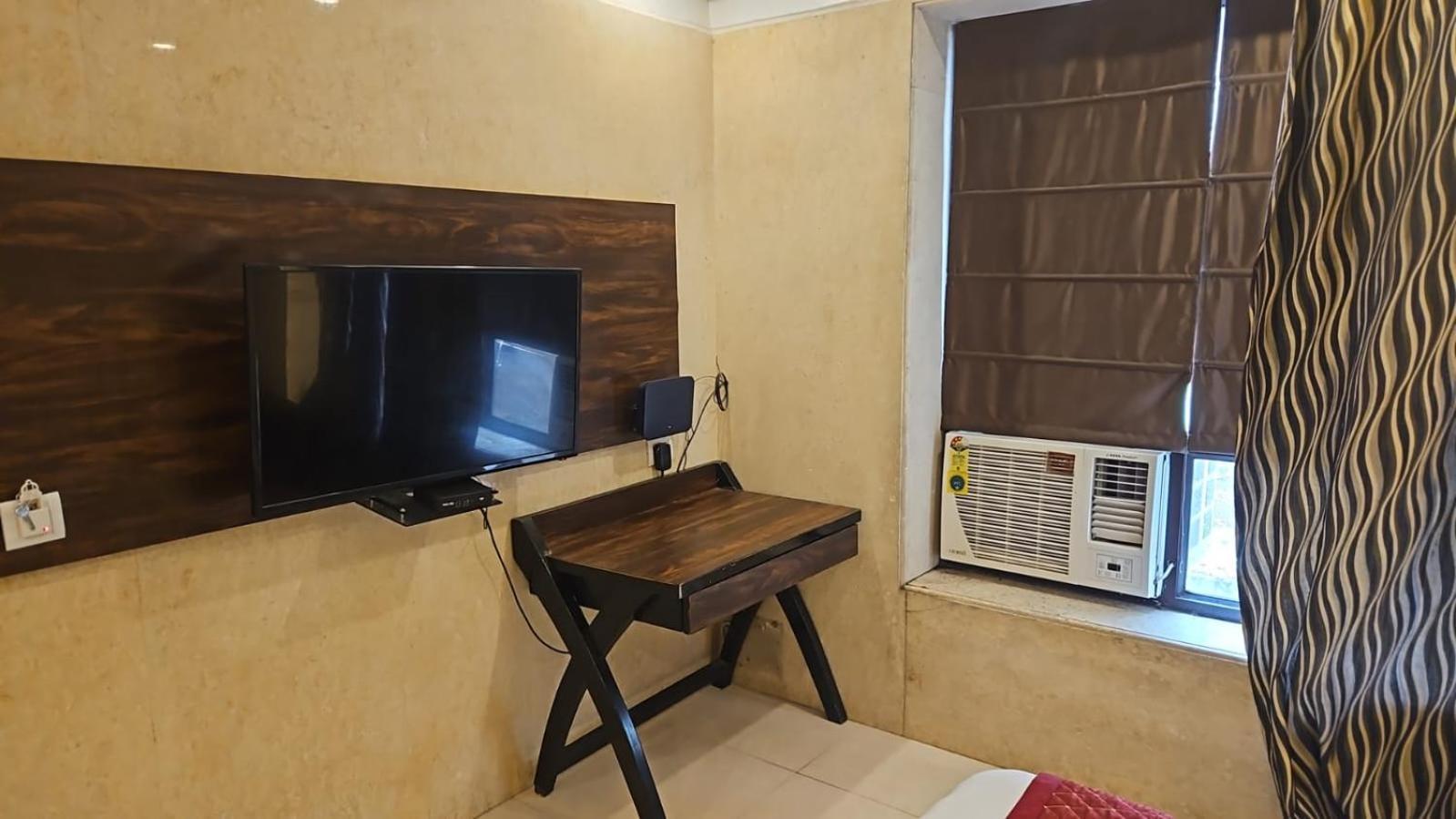 Hotel O Delhi, Near Karol Bagh Main Market And Metro Station Нью-Дели Экстерьер фото